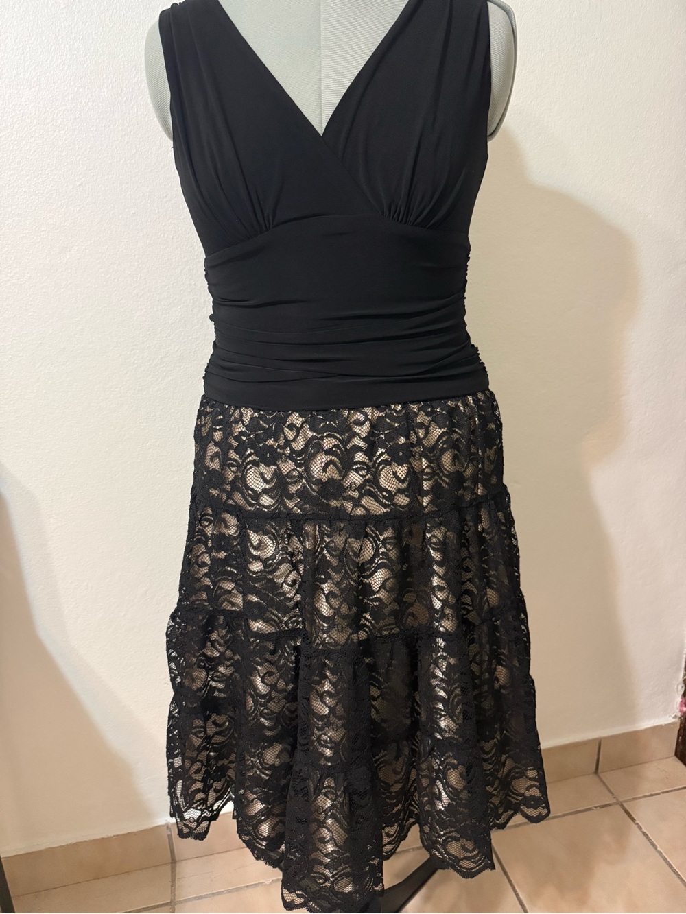 S.L. Fashions Black Sleeveless V-Neck Ruched Bodice with Lace Tiered Midi Skirt